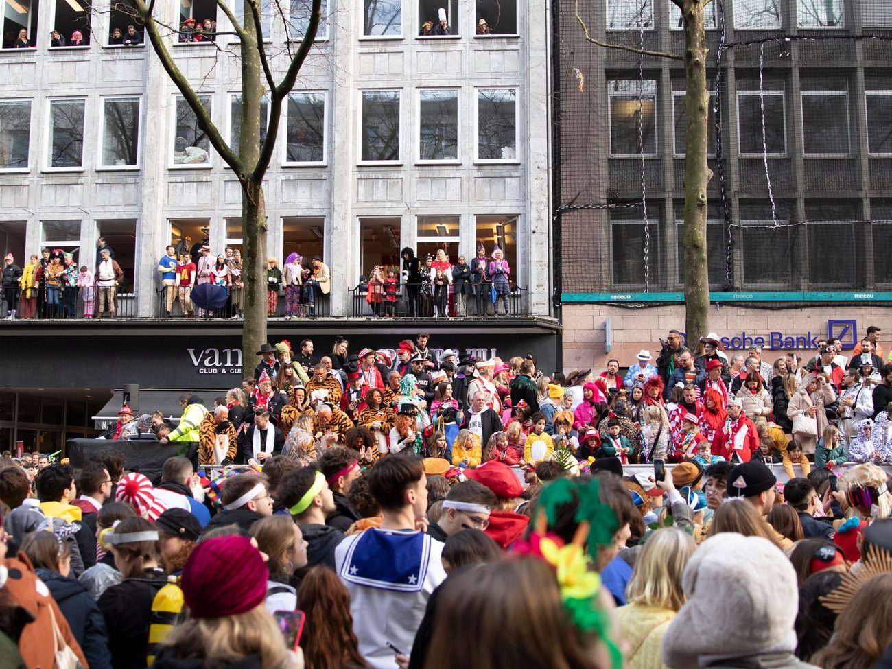 Sinterklaas met de neefjes in het nieuwe huis